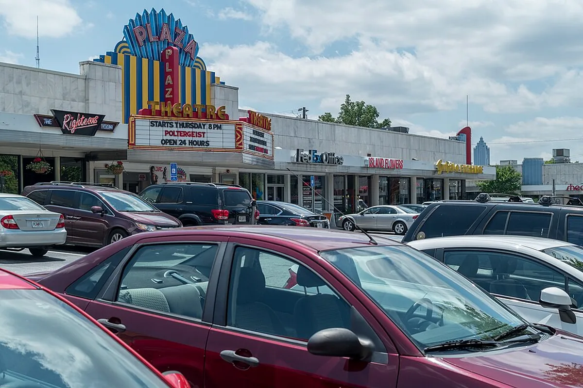 Retail shopping center